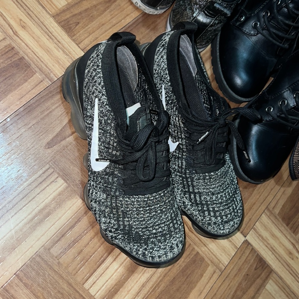 Nike vapormax sneaker size 4.5